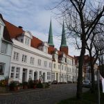 Das Appartement liegt im Lübecker Domviertel direkt am Wasser. Es gibt eine Parkmöglichkeit.
